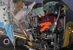 Yolcu otobüsü ile tır çarpıştı! Ölü ve yaralılar var