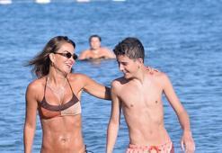 Özlem Yıldız oğluyla deniz keyfi yaptı!