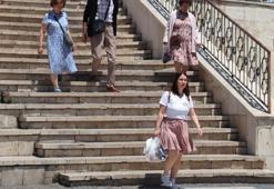 Gündüzleri kavuruyor, geceleri donduruyor