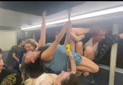 Kadıköy'de İETT otobüsünde direk dansı! Yolcular şaşkınlık içinde izledi