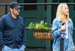 Ünlü oyuncu Jenny Mollen çırılçıplak otostop çekti o anları sosyal medyada paylaştı!