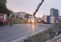 Esenyurt'ta kamyon karşı şeride geçerek devrildi! 1 ölü, 1 yaralı