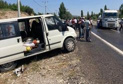 Feci kaza! Niğde'de minibüs ile otomobil çarpıştı: 2 ölü, 1 ağır yaralı