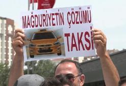 Minibüsten taksiye dönüştürülen araç sahipleri eylem yaptı