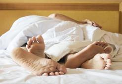 Kadınların bu ısrarı cinselliği yok ediyor! Bu hata erkeği kaçırıyor! Geceleri yatmadan mutlaka yapın!