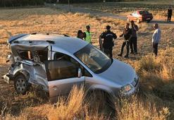 Hafif ticari araca tren çaptı! Yaralı sürücünün yaptığı şoke etti