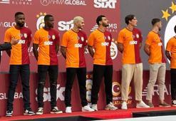 Galatasaray'dan imza şov! Yıldızları görücüye çıktı
