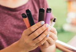 Elektronik sigara okullara kadar indi! Aromatik ‘puff’ zehir saçıyor