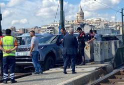 Lüks cipiyle Galata Köprüsü'nde tramvay yoluna girdi, seferler durdu