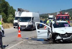 Otomobil bariyerlere çarptı: 1 çocuk öldü, 2'si çocuk, 4 kişi yaralandı