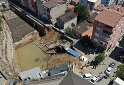 Sarıyer'de yol çöktü! Yol araç ve yaya trafiğine kapandı