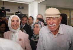 Göktaş'ı bakan olarak ilk defa karşısında görünce gözyaşlarına hakim olamadı