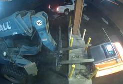 ATM’yi forklift ile çaldılar, kaçarken yolda düşürdüler