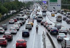 İstanbul'da yağmur sonrası trafik kilitlendi