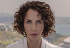 Sertab Erener sahneye yalın ayak çıktı