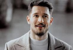 Uraz Kaygılaroğlu, hem kızıyla dans etti hem de göbek attı