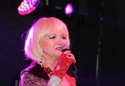 Gülden Karaböcek'in kızından, Demet Akalın'ın 'Enişteci' yorumuna yanıt!