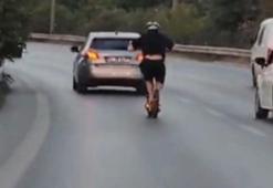 Skuter ile tehlikeli yolculuk! Hızla şerit değiştirmekten çekinmedi