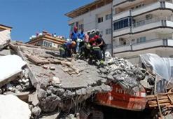 Yıkım sırasında bina çöktü! Operatör enkaz altında kaldı