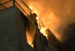 Kadıköy'de yangında can pazarı! Balkona sıkışan aile 3. kattan zemine atladı: 1 ölü, 2 yaralı