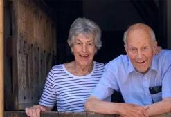 Ünlü sunucunun büyük acısı: Anne ve babası aynı anda hayatını kaybetti! 'Suyun altında el ele tutuşup kayıp gitmişlerdir'