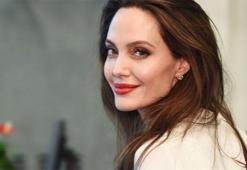Angelina Jolie'nin dövmeleri gündem oldu