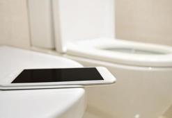 Cep telefonu ile tuvalete gidenler dikkat! Bu hastalığa davetiye çıkarıyor