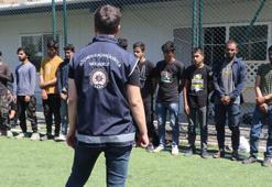 TIR'ın dorsesinden 39 kaçak göçmen çıktı! Göç İdaresine gönderildi