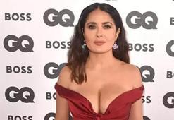 Salma Hayek'ten 57. yaş gününe özel kareler: Kırmızı bikinisiyle görenleri hayran bıraktı