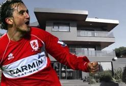 Tuncay Şanlı'nın ultra lüks villası hayran bıraktı! Giyinme odasında jakuzi var!