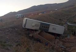 Erzurum'da otobüs şarampole yuvarlandı! Ölü ve yaralılar var