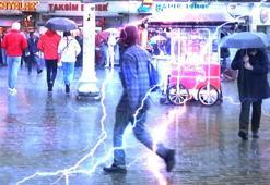 Sağanak İstanbul'u felç etti! Meteoroloji'den yeni alarm verildi