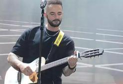 Gökhan Özen hayranları yağmur dinlemedi! Konser alanını hınca hınç doldurdu