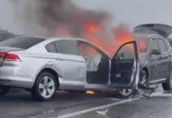 Kocaeli'de 5 araç birbirine girdi, 2'si alev aldı: 4 yaralı