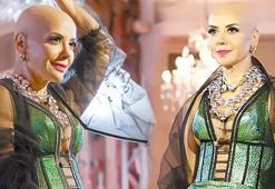 Tanyeli Milano’dan sonra Paris’te! Kanser hastaları için yeniden podyuma çıktı