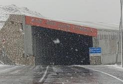 Kar erken geldi! Ekipleri kış mesaisi başladı