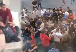Eşinin boğazına bıçağı dayıyan kocaya meydan dayağı! Dehşete düşüren anlar kamera...