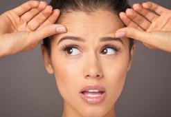 Sürekli kaşlarınızı kaldırarak konuşuyorsanız dikkat! Plastik cerrahı kapısını çalabilirsiniz