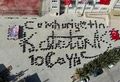 Liseliler Cumhuriyetin 100. yaşı ve Atatürk’ün imzasını çizdi