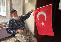 100 yaşındaki Recep dede, Cumhuriyet'le aynı yaşta olmanın mutluluğunu yaşıyor