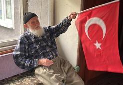 100 yaşındaki Recep dede, Cumhuriyet'le aynı yaşta olmanın mutluluğunu yaşıyor!