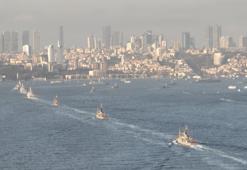 Türk donanması Boğaz'da dosta güven düşmana korku verdi