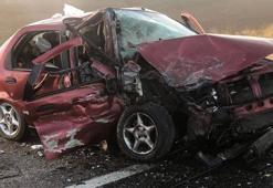 Sivas'ta otomobiller çarpıştı! Ölü ve yaralılar var