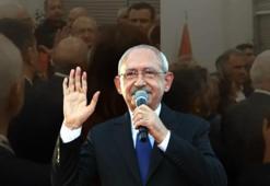 CHP kurultayında Kılı&#231;daroğlu&#39;na baskın! O anların g&#246;r&#252;nt&#252;s&#252; ortaya &#231;ıktı