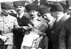 10 Kasım: En özel Atatürk'ün çocuklarla fotoğrafları! Atatürk'ün gelecekle ilgili sözleri
