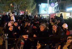 Kadıköy'de mağaza açılışı indirim için yüzlerce kişi saatlerce bekledi: Sıramı 5 bin TL'ye veririm