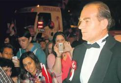 Atatürk sevgisini istismar ediyorlar! Sosyal medyadan para topluyorlar