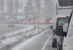 Yurtta kar ve fırtına etkisi! Yollar kapalı, okullar tatil