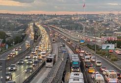 İstanbul'da okulların açılmasıyla sabah trafik yoğunluğu oluştu
