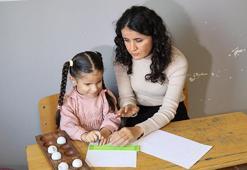 Görme engelli öğretmen, minik Fatmanur'un ışığı oldu